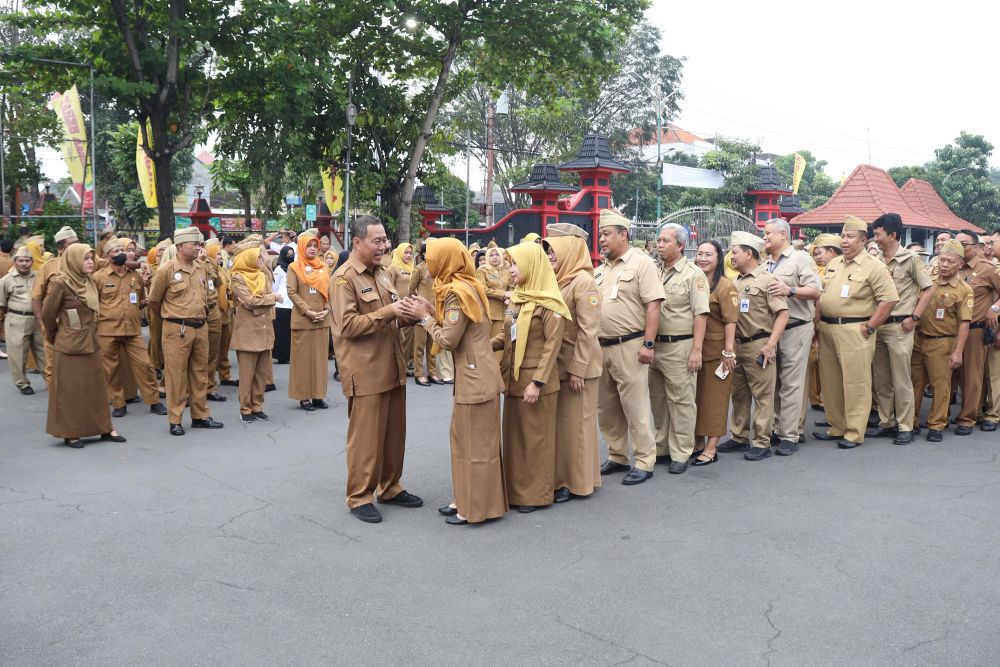 SEKDA WIDODO PIMPIN APEL SENIN TERAKHIR SEBELUM PURNA TUGAS