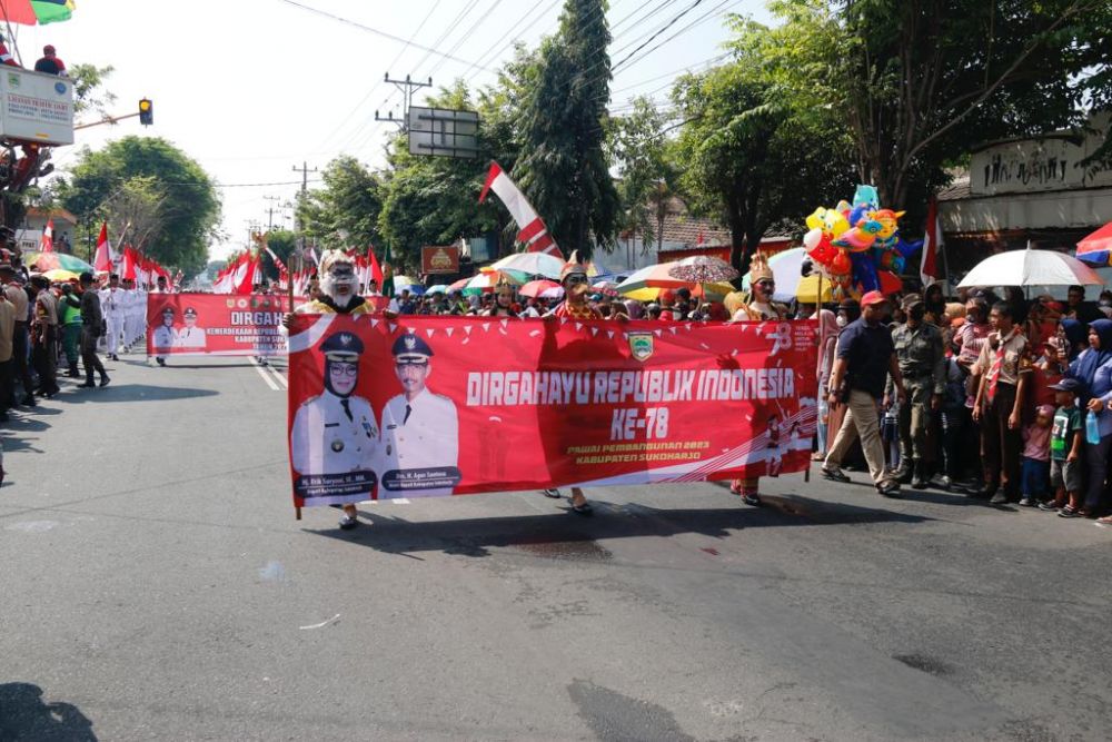 Perayaan HUT Kemerdekaan ke-78: Pawai Pembangunan di Sukoharjo Menarik Perhatian Warga