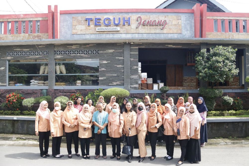 DWP Diskominfo Sukoharjo melaksanakan Pengembangan Wawasan ke Industri Jenang Pak Teguh di Kedunggudel Sukoharjo